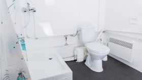 2000F612T222 Trys vonios kambariai ir tualetai